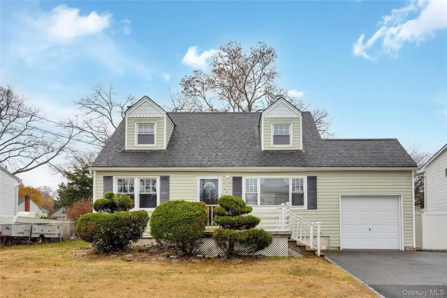 842 Brook Street, West Babylon, NY 11704 - Image #2