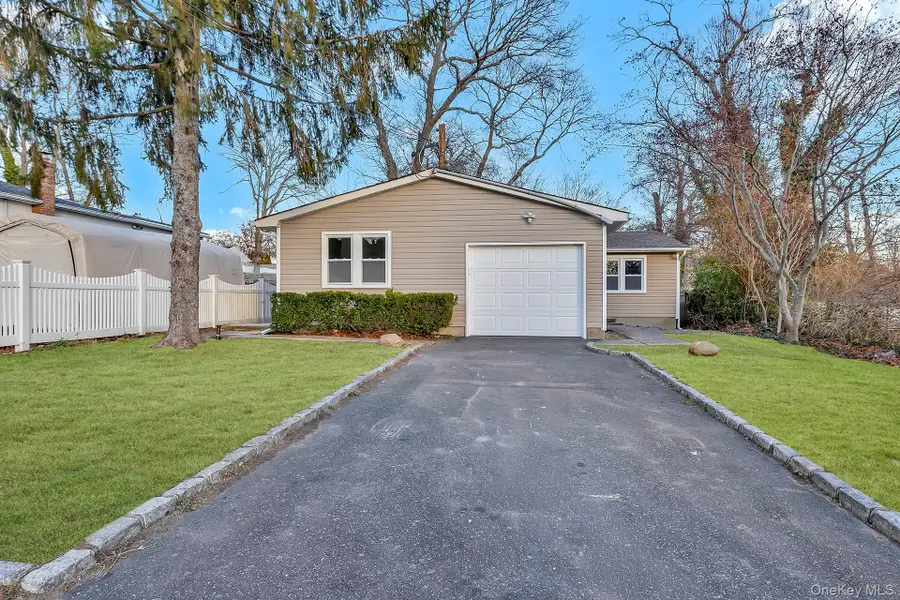 21 John Drive, Farmingville, NY 11738 - Image #3