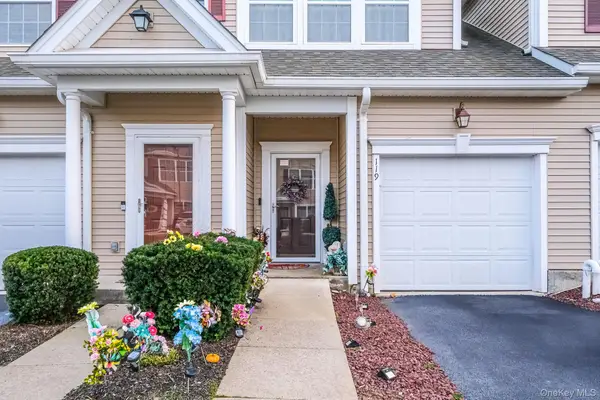 119 Wildwood Circle Circle, Holtsville, NY 11742