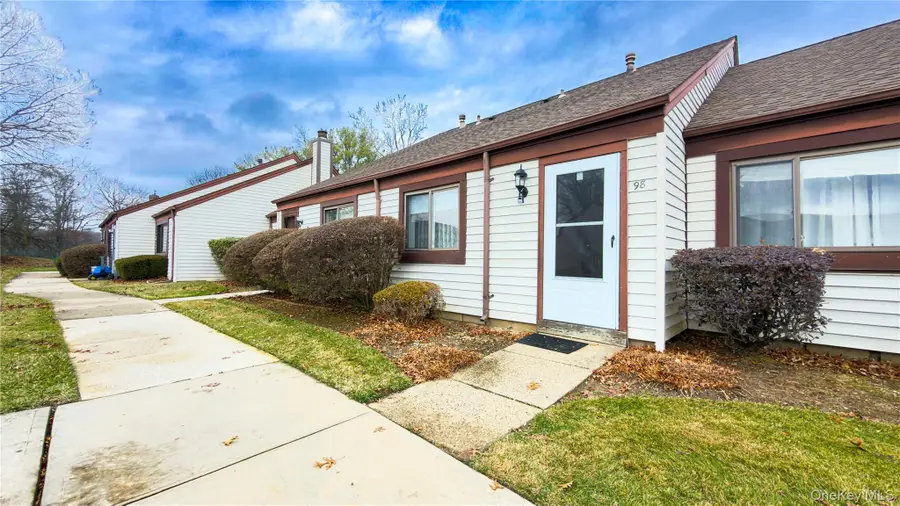 98 Whistler Court #98, Middle Island, NY 11953 - Image #2