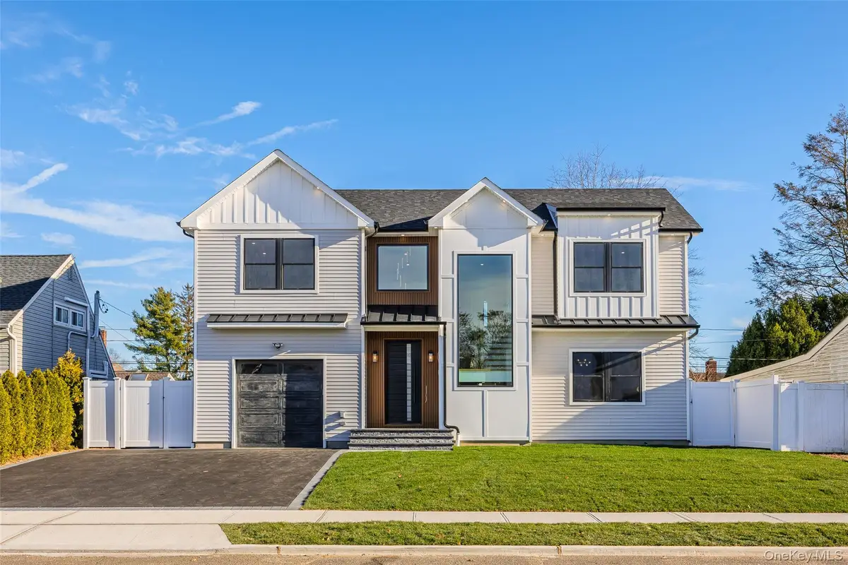 12 Friends Lane, Westbury, NY 11590 - Image #1