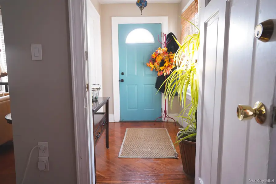 22 Everett Street, Lynbrook, NY 11563 - Image #3