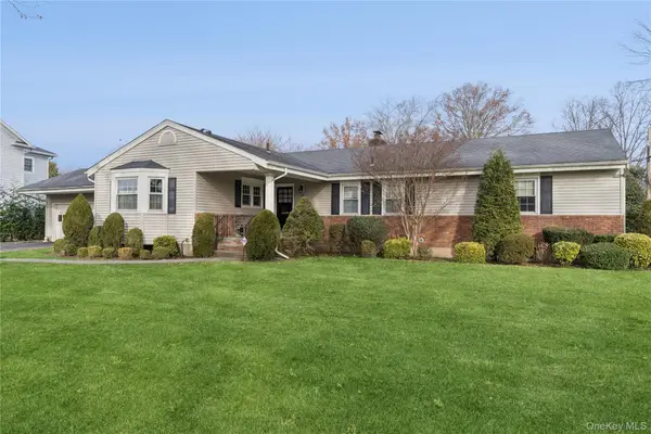 23 Saint Pauls Place, Garden City, NY 11530