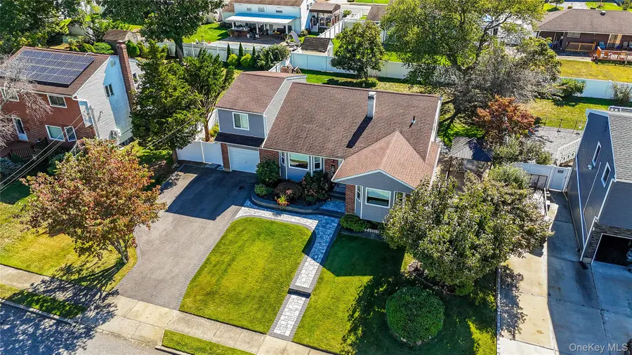 10 Ponder Lane, Deer Park, NY 11729 - Image #2