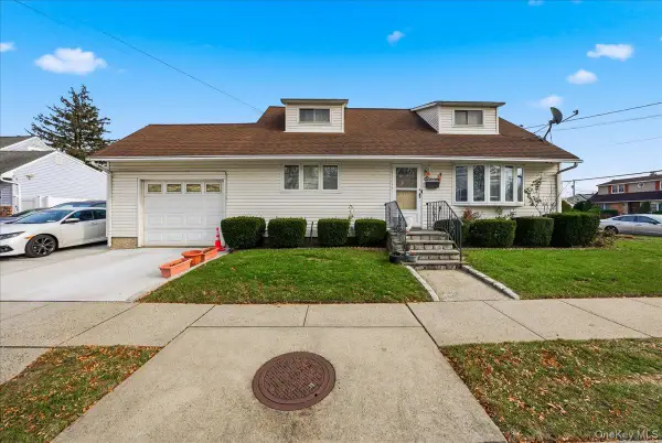 11 Crescent Street, Oyster Bay, NY 11801