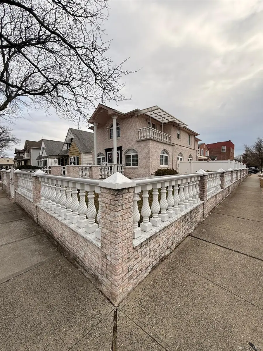 26504 79th Avenue, Floral Park, NY 11004 - Image #2