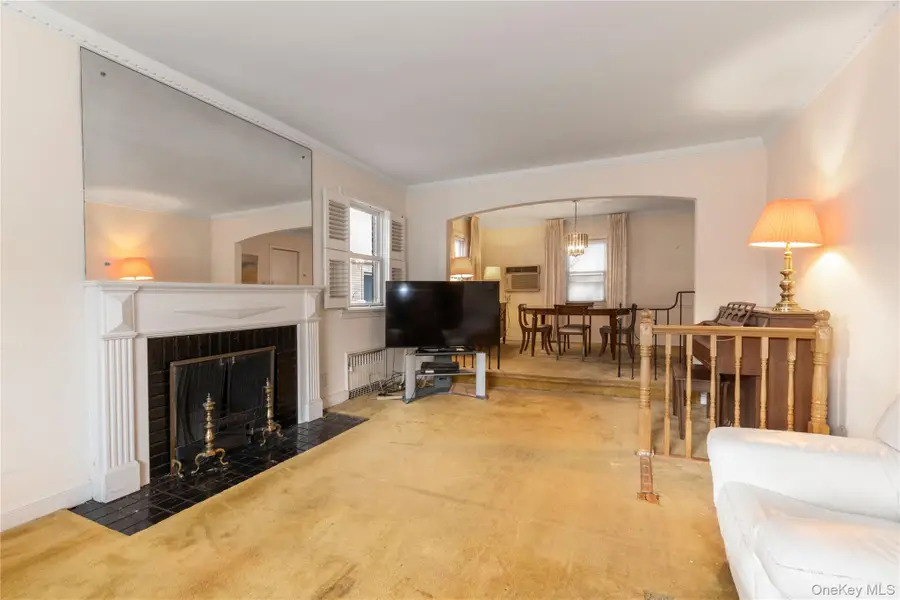 18547 80th Road, Fresh Meadows, NY 11432 - Image #2