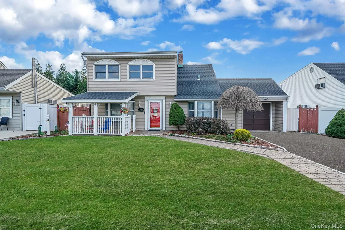 32 Needle Lane, Levittown, NY 11756 - Image #1