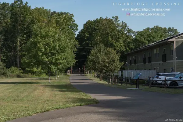 128 Vineyard Avenue #106, Highland, NY 12528