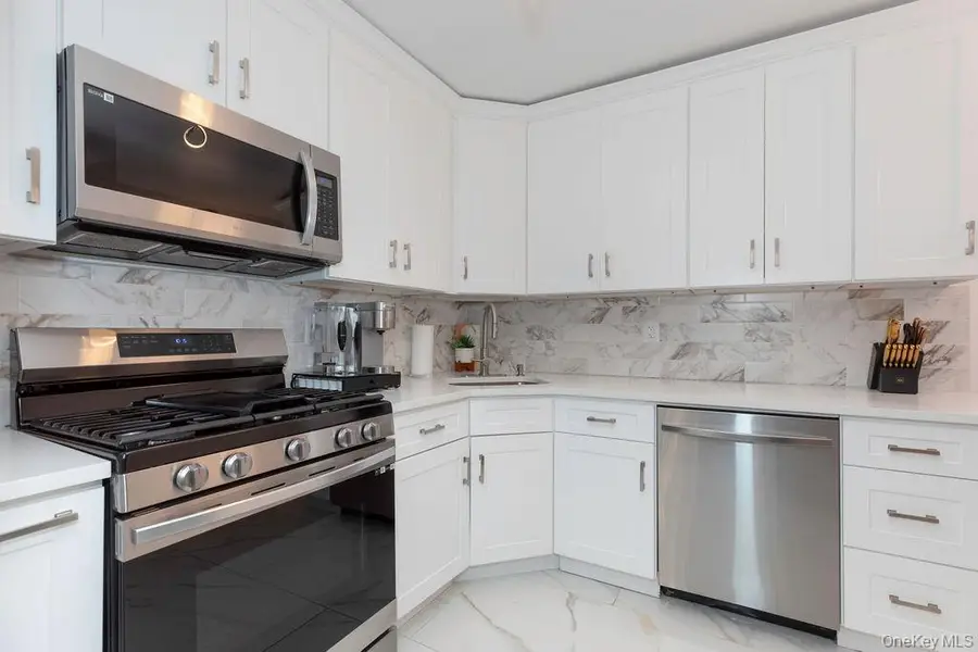 5 Sadore Lane #3R, Yonkers, NY 10710 - Image #2