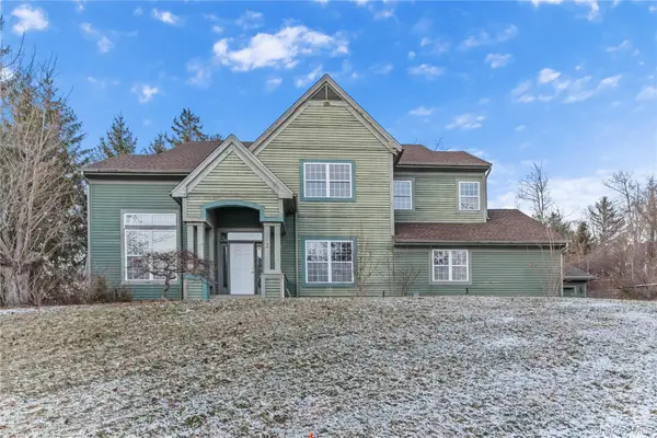 2 Bridle Way, Pawling, NY 12564