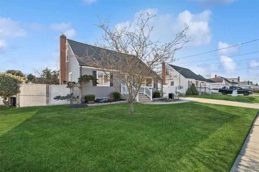 484 18th Street, West Babylon, NY 11704 - Image #3