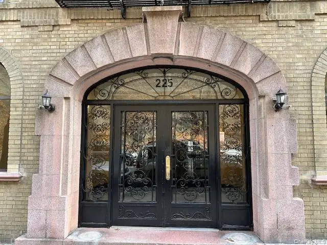 225 Bennett Avenue #2R, New York, NY 10040 - Image #1