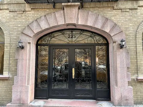 225 Bennett Avenue #2R, New York (Manhattan), NY 10040