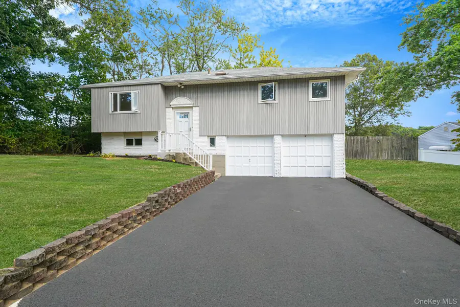 10 Elayne Court, Smithtown, NY 11787 - Image #3