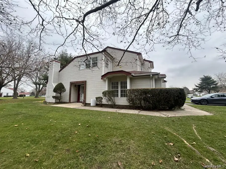 5 Norfolk Court, Coram, NY 11727 - Image #2