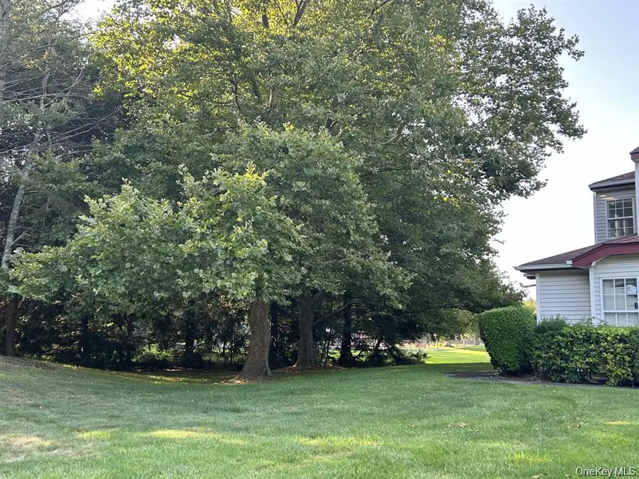 5 Norfolk Court, Coram, NY 11727 - Image #3