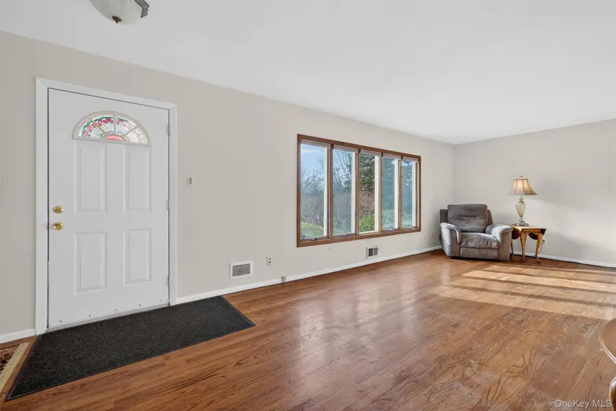 10 Fleetwood Avenue, Chestnut Ridge, NY 10977 - Image #3