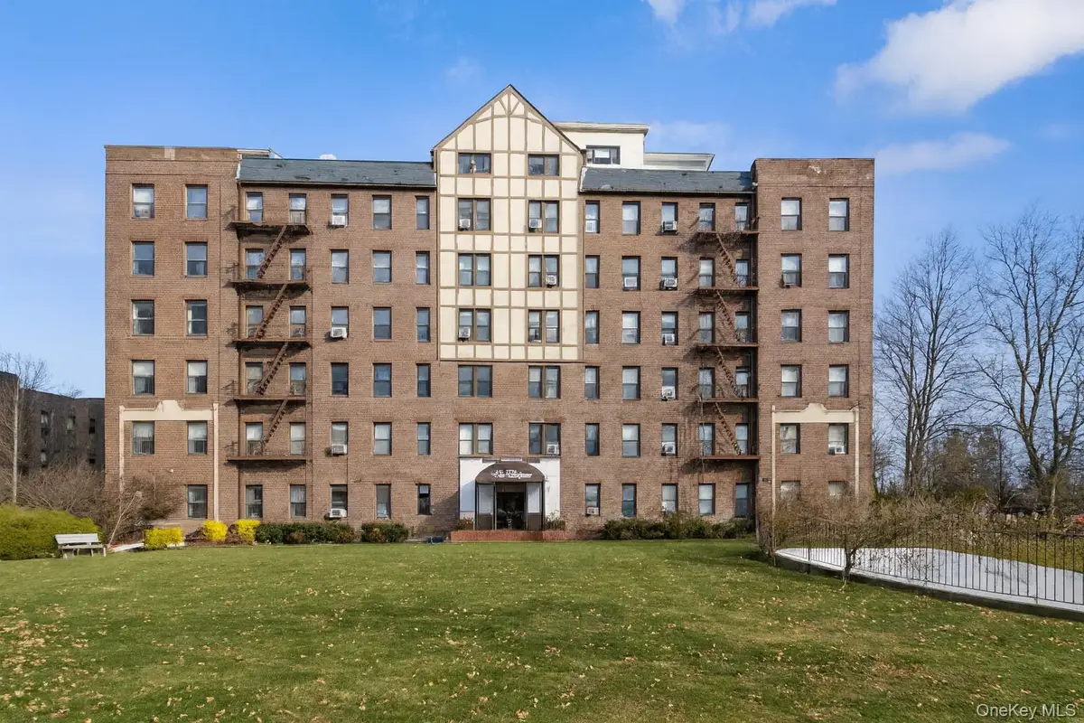 37 Brompton Road #3D, Great Neck, NY 11022 - Image #1