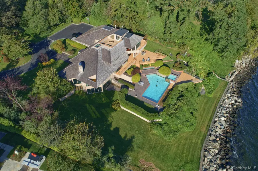15 Gatsby Lane, Great Neck, NY 11024 - #2