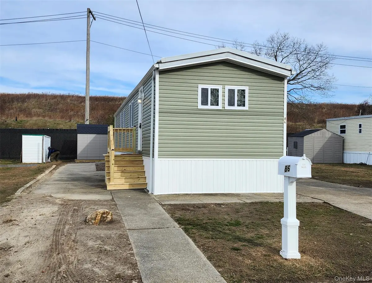 86 Lincoln Avenue, Holbrook, NY 11741 - Image #1