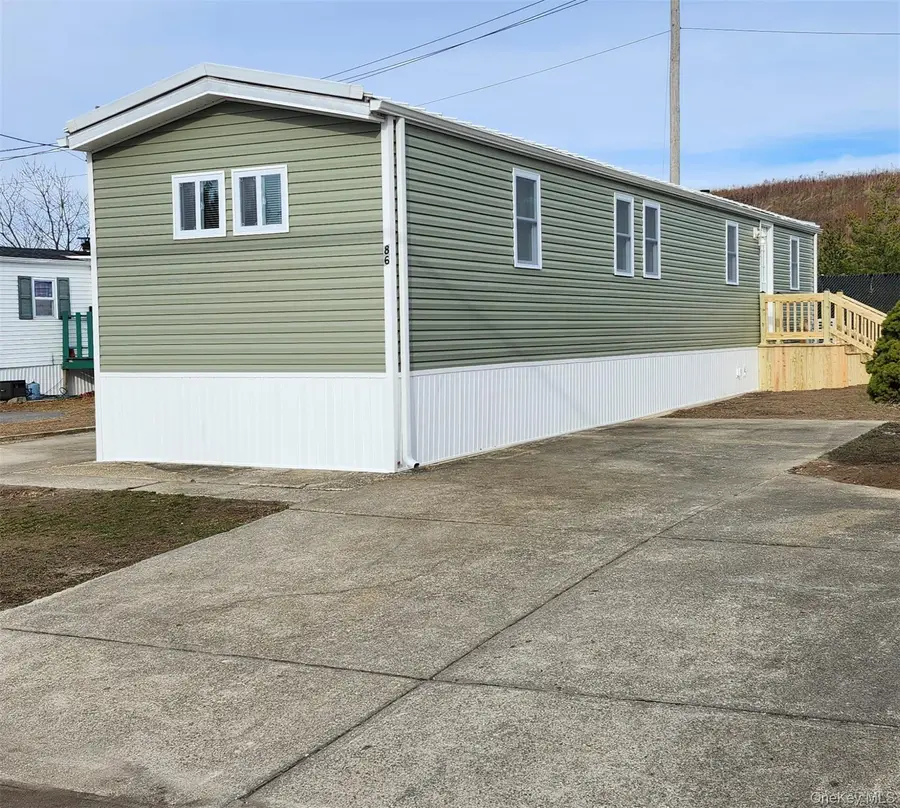 86 Lincoln Avenue, Holbrook, NY 11741 - Image #3