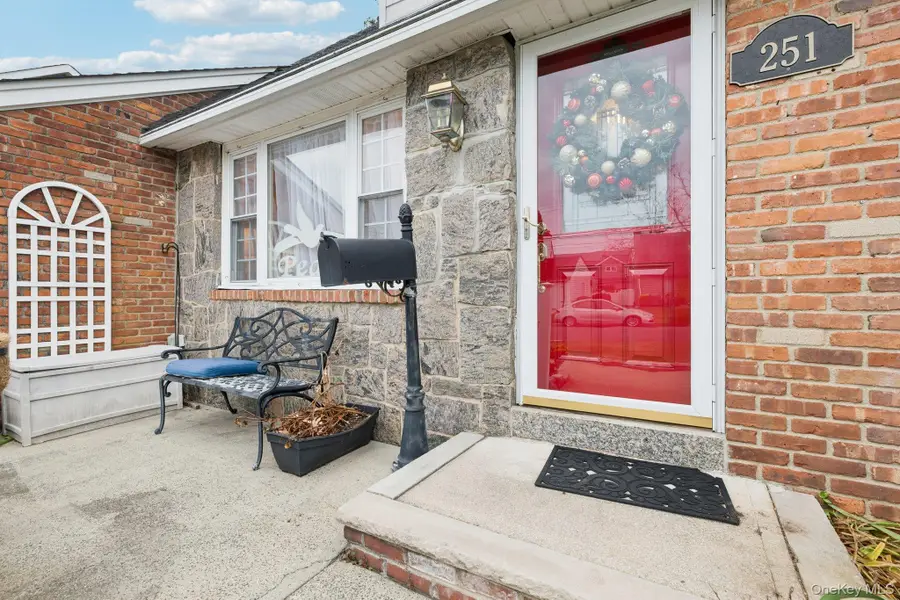 251 Hamilton Avenue, Massapequa, NY 11758 - Image #3