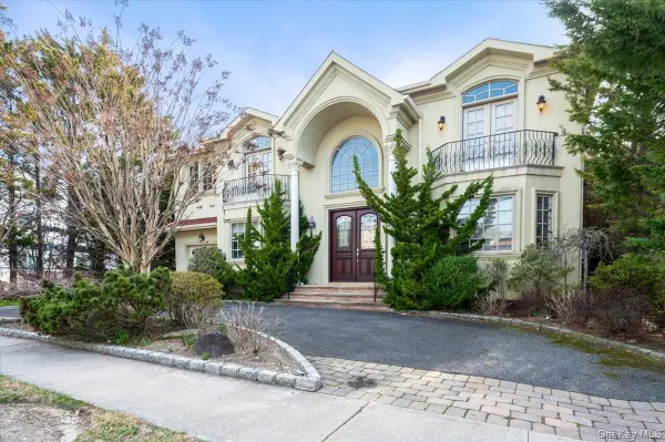 70 Lewis Avenue, Atlantic Beach, NY 11509