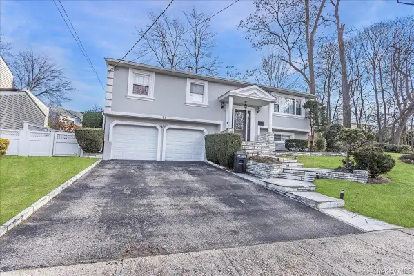 93 Searingtown Road, Albertson, NY 11507