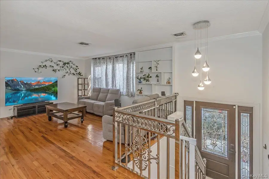 93 Searingtown Road, Albertson, NY 11507 - Image #2