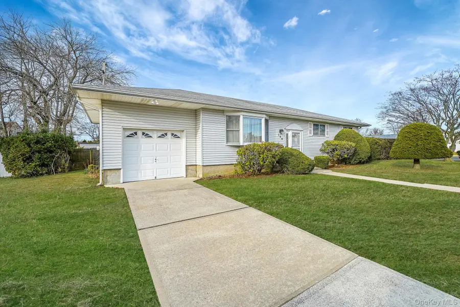 126 W 3rd Street, Deer Park, NY 11729 - Image #3