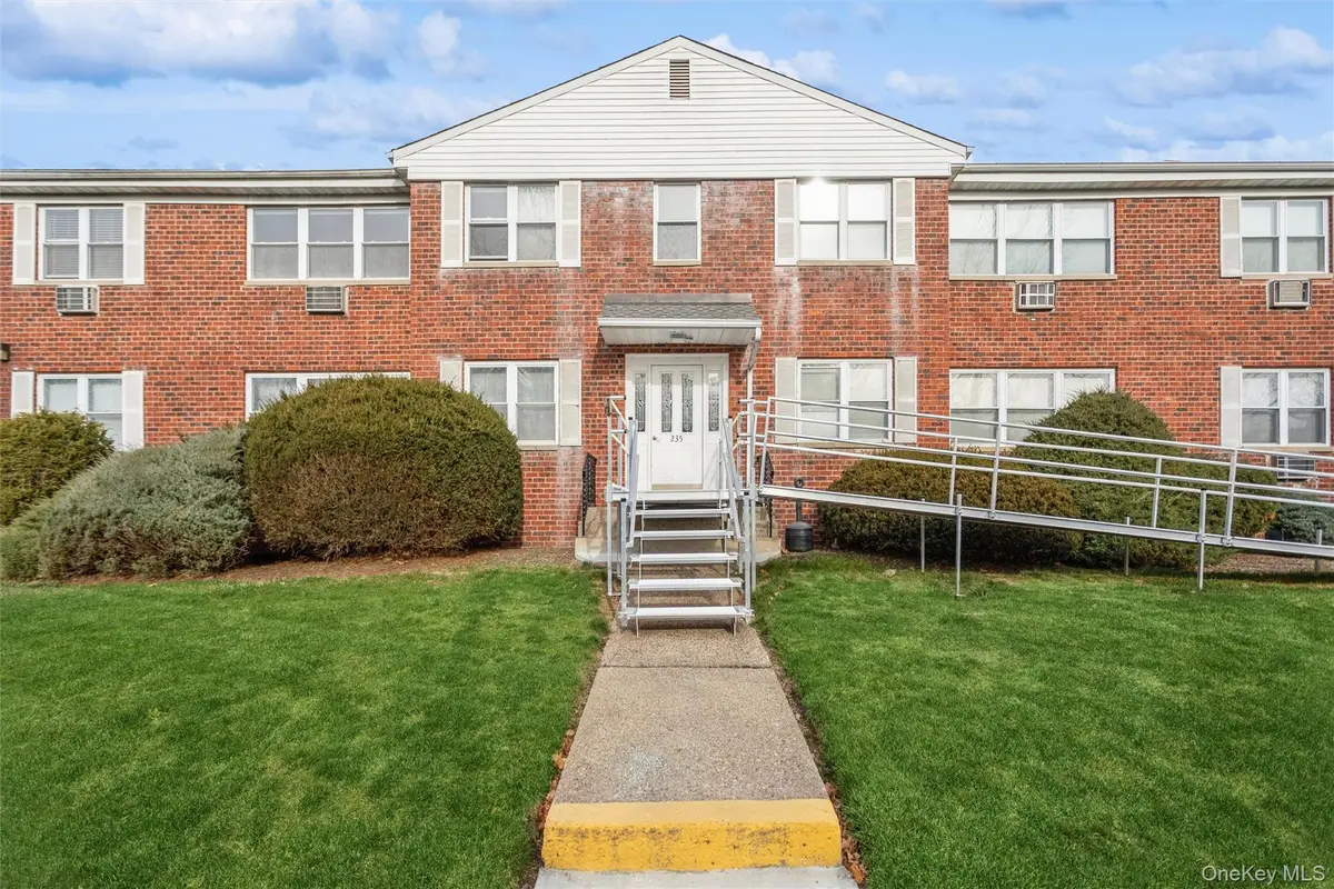 235 N Middletown Road #E, Pearl River, NY 10965 - Image #1