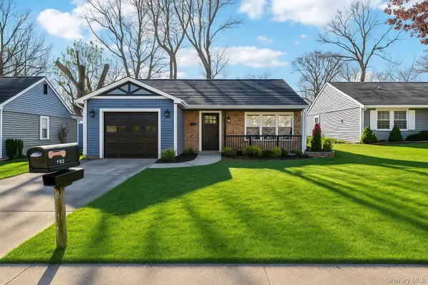 195 Canterbury Drive, Ridge, NY 11961