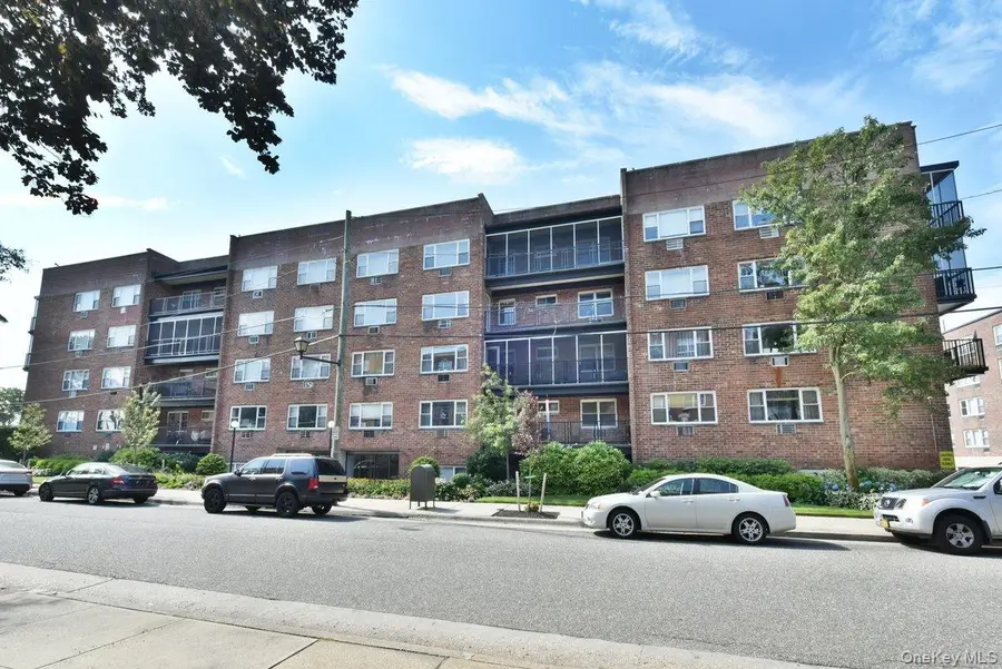 101 Lincoln Avenue #4K, Mineola, NY 11501 - Image #2