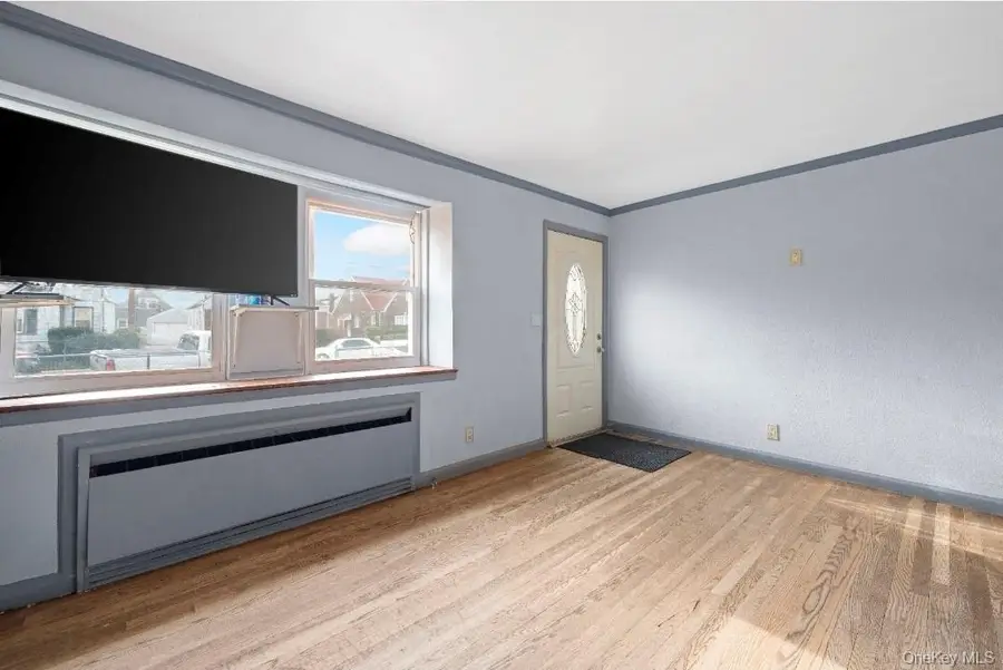 225 Windsor Parkway, Hempstead, NY 11550 - Image #3