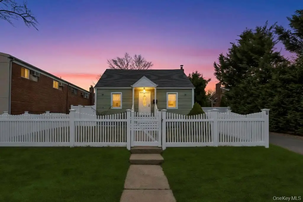 847 N Clinton Avenue, Lindenhurst, NY 11757 - Image #1