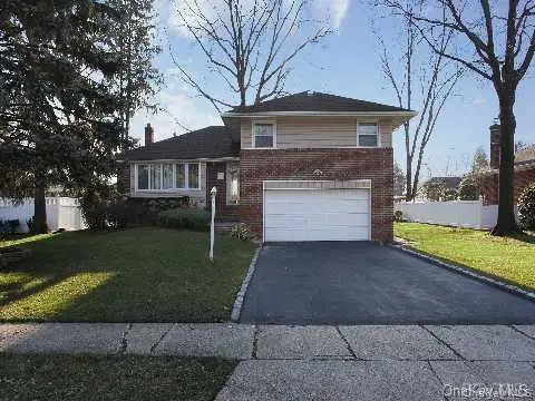 518 Benine Road, Westbury, NY 11590