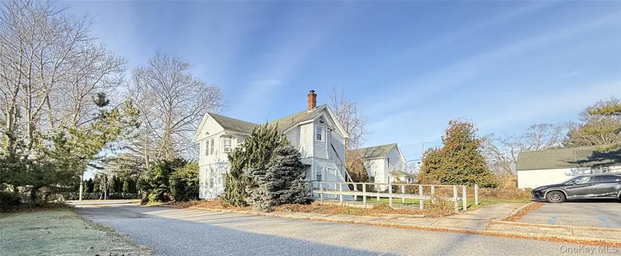 982 Roanoke Avenue, Riverhead, NY 11901 - Image #2