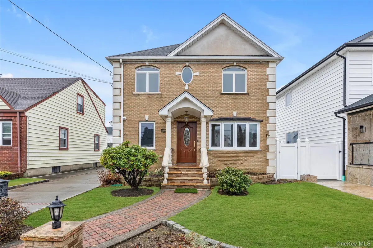 203 Pershing Parkway, Mineola, NY 11501 - Image #1