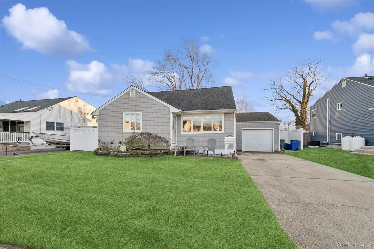 14 Blanchard Street, West Babylon, NY 11704 - Image #1