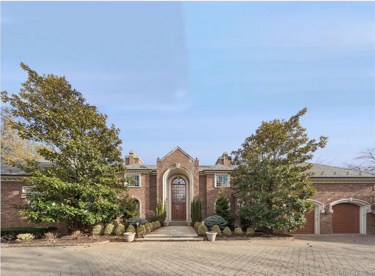 22 Willow Road, Woodsburgh, NY 11598 - Image #1