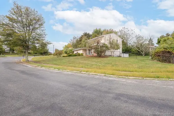 132 Neptune Drive, Monroe, NY 10950