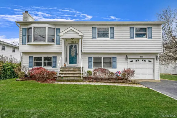 154A Woodrow Parkway, West Babylon, NY 11704