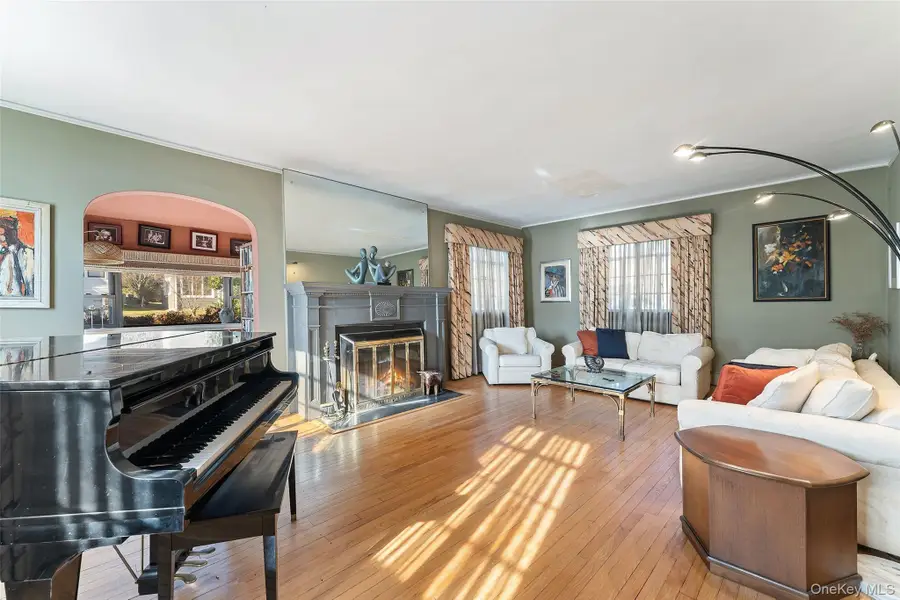 10 Shawnee Avenue, Yonkers, NY 10710 - Image #2