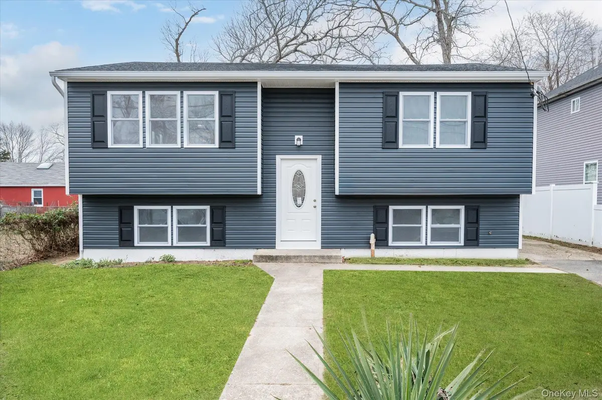 36 N 15th Street, Wheatley Heights, NY 11798 - Image #1