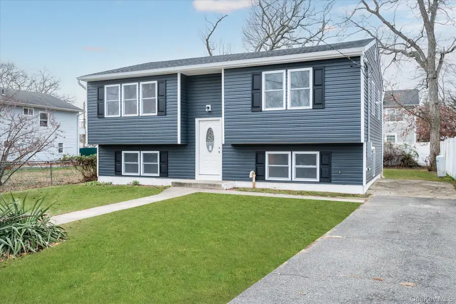 36 N 15th Street, Wheatley Heights, NY 11798 - Image #2