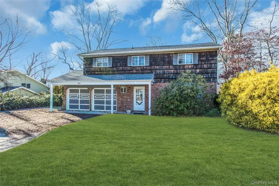 30 Glacier Drive, Smithtown, NY 11787 - Image #2