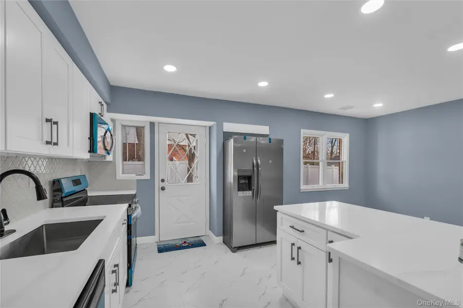 585 Elwood Road, East Northport, NY 11731 - Image #2