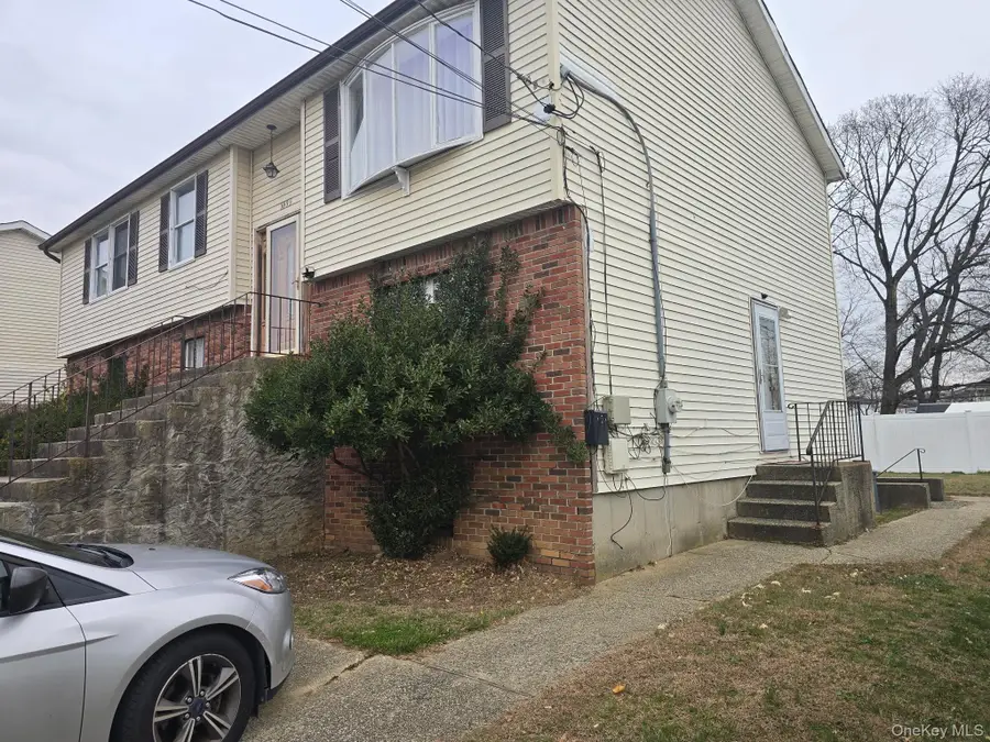 1095 Pinebrook Court, West Hempstead, NY 11552 - Image #2