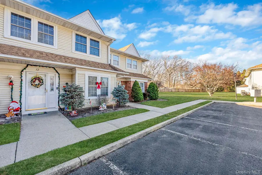 11 Gazebo Lane, Holtsville, NY 11742 - Image #2